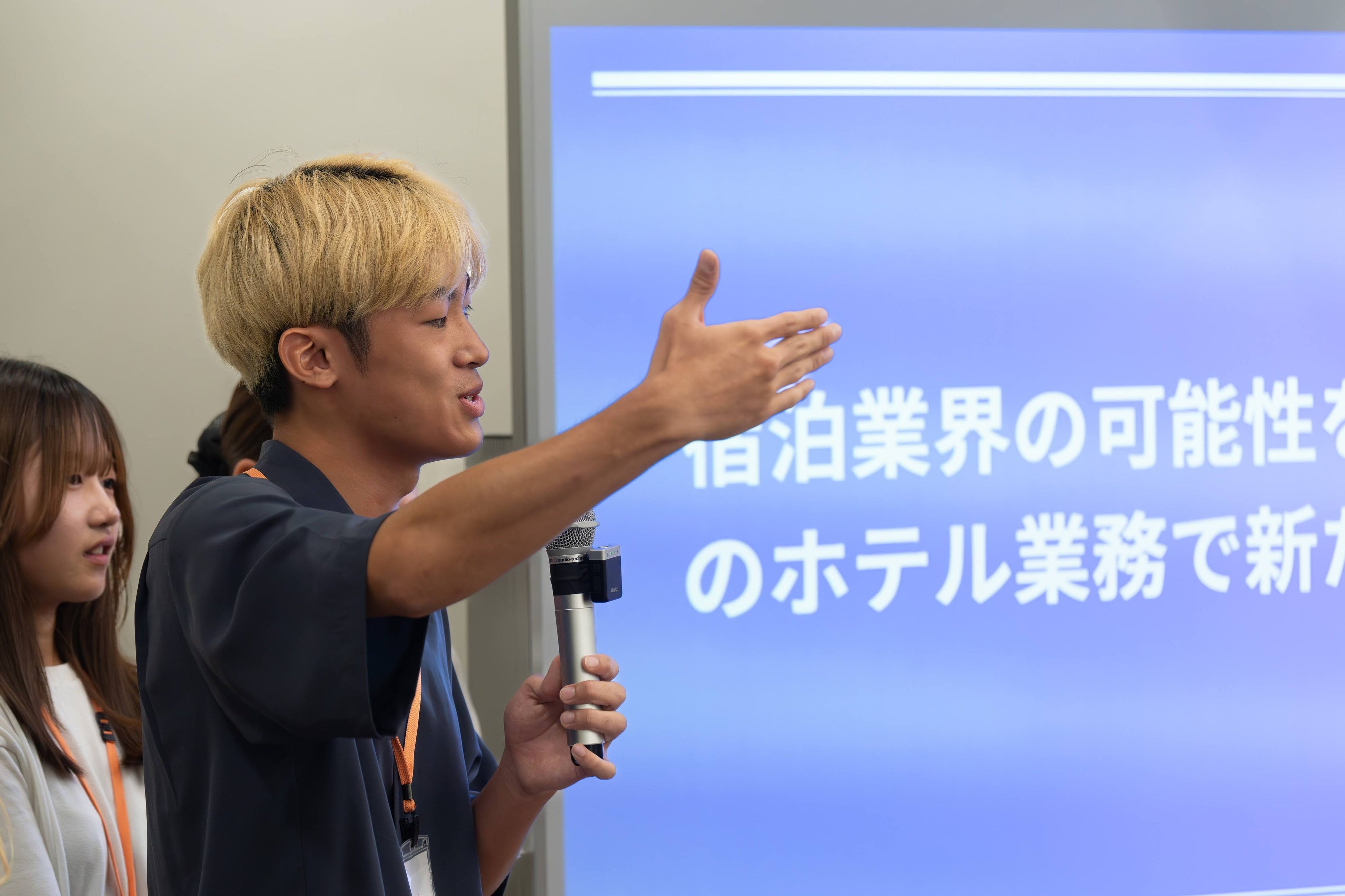 学生チームのプレゼンテーション